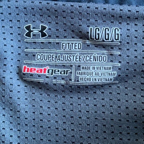 Women’s Under Armor fitted heatgear. Size large - Picture 2 of 5